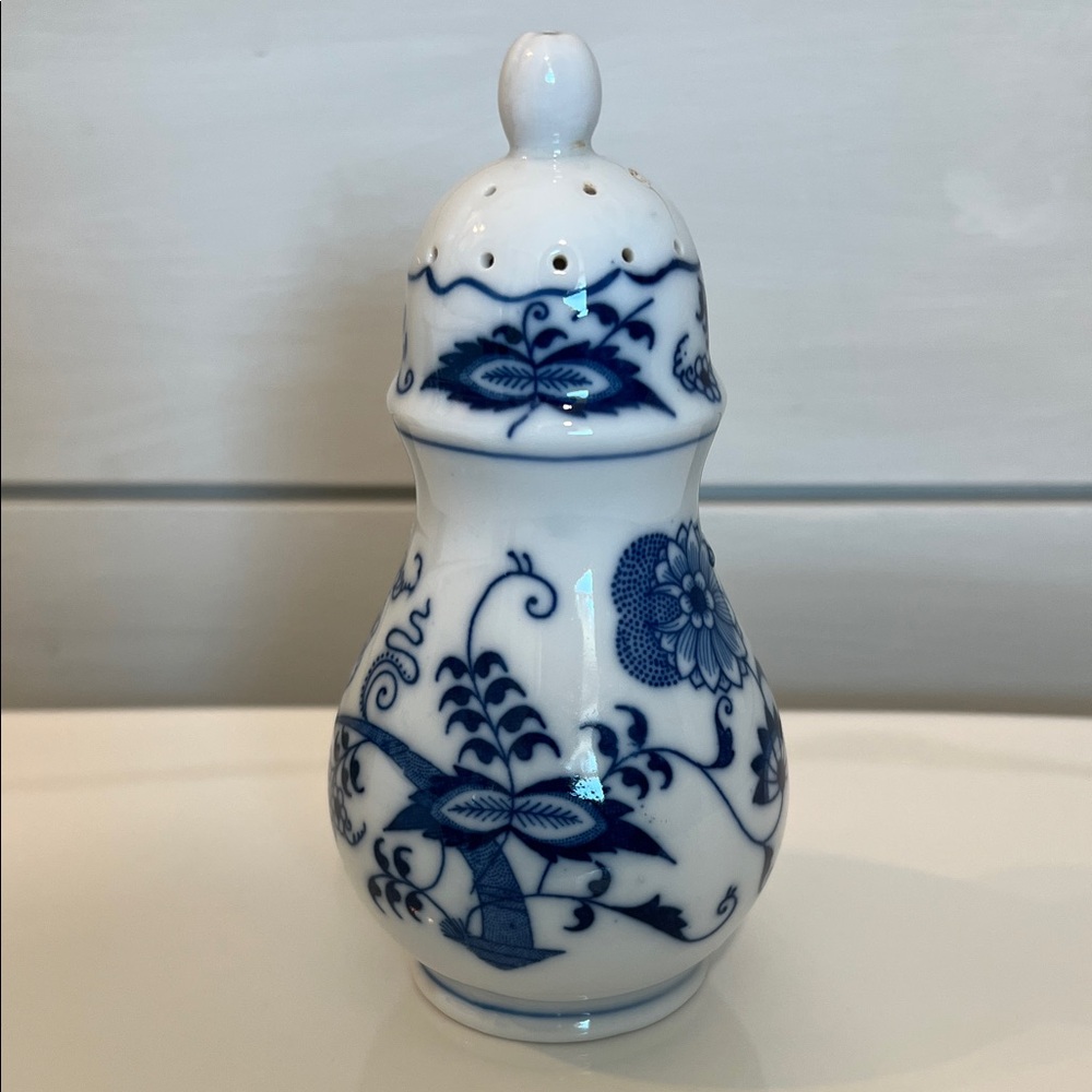 Blue Danube Vintage  5” tall pepper shaker with the iconic Blue Onion pattern.